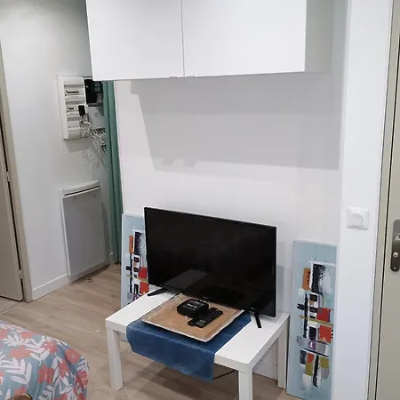 Apartment Paris 30 M2 Paris 2 Beds Subway Station 13 And 14 And 4
